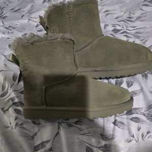 UGG Boots in Olive Green Color Size 6